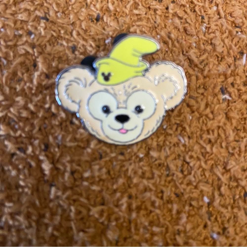 Disney Hidden Mickey Pin Duffy W/Dumbo Yellow Hat Teddy Bear - 2013- Trading Pin